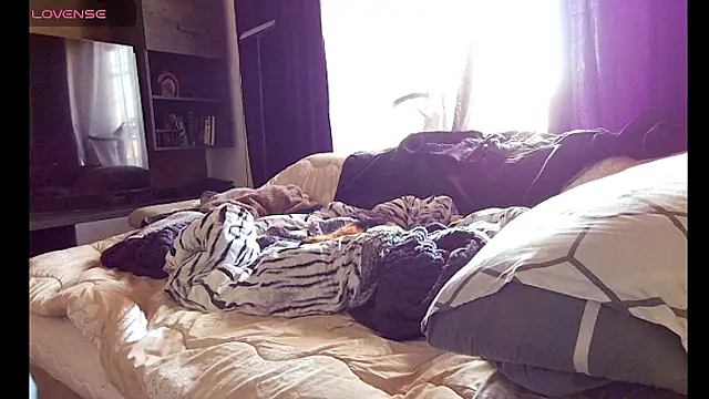 Snapshot of snowpanter chatting on February 17, 2025, 7:47 am snowpanter online show from February 17, 2025, 7:47 am