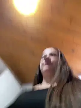 imlindapink online show from February 28, 2025, 3:59 pm