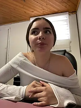 imlindapink online show from March 4, 2025, 7:11 pm