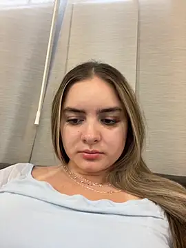 imlindapink online show from October 4, 2025, 5:44 pm