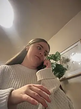 imlindapink online show from November 25, 2025, 5:02 pm