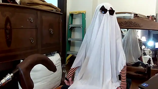 Snapshot of MaxJr8008 chatting on October 30, 2025, 6:59 am MaxJr8008 online show from October 30, 2025, 6:59 am