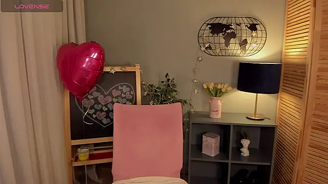 fiamoory online show from February 11, 2025, 7:33 am