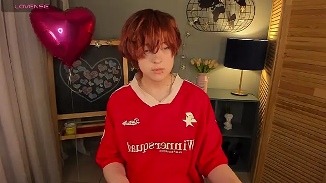 fiamoory online show from February 12, 2025, 7:23 am