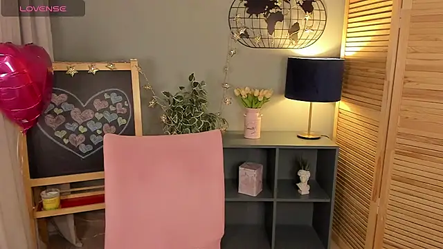 fiamoory online show from March 1, 2025, 7:19 am