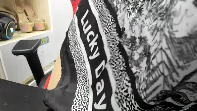 Hotqueensex online show from September 15, 2025, 9:59 pm