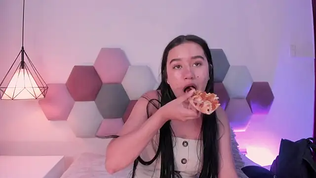 LaraGoldd online show from March 5, 2026, 12:39 am