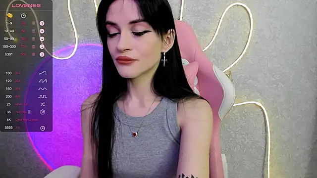 Molly Crystall online show from May 1, 2026, 3:11 am
