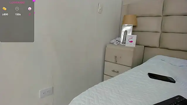 Snapshot of JulietaKane chatting on January 13, 2025, 11:27 pm JulietaKane online show from January 13, 2025, 11:27 pm