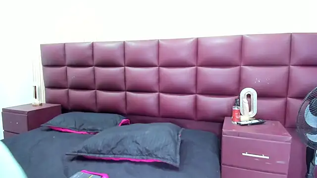 Snapshot of JulietaKane chatting on November 22, 2025, 5:28 am JulietaKane online show from November 22, 2025, 5:28 am