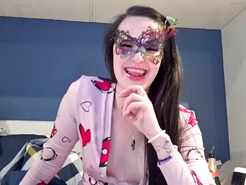 LexiSnowUK online show from January 2, 2025, 8:35 pm