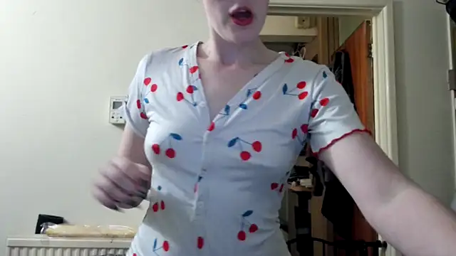 LexiSnowUK online show from March 19, 2025, 5:50 pm