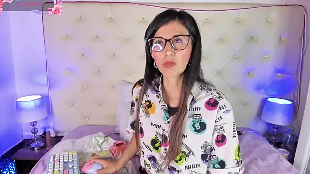  jade white  online show from March 17, 2025, 12:35 pm