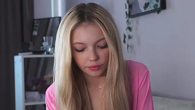 Snapshot of norakisses chatting on June 10, 2026, 7:40 am norakisses online show from June 10, 2026, 7:40 am
