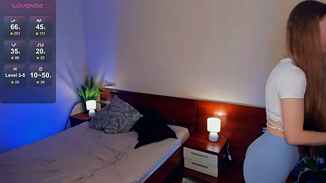 EsmaCarll online show from December 21, 2024, 8:10 pm