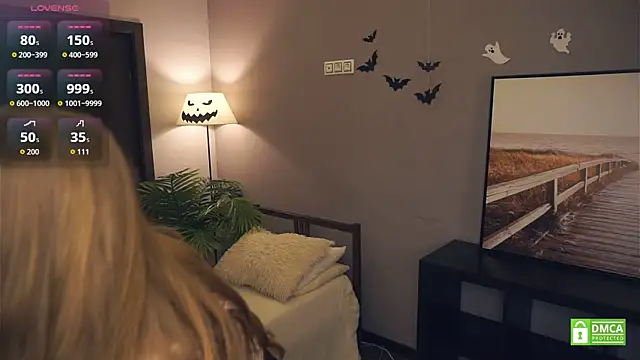 EsmaCarll online show from November 25, 2025, 8:31 pm