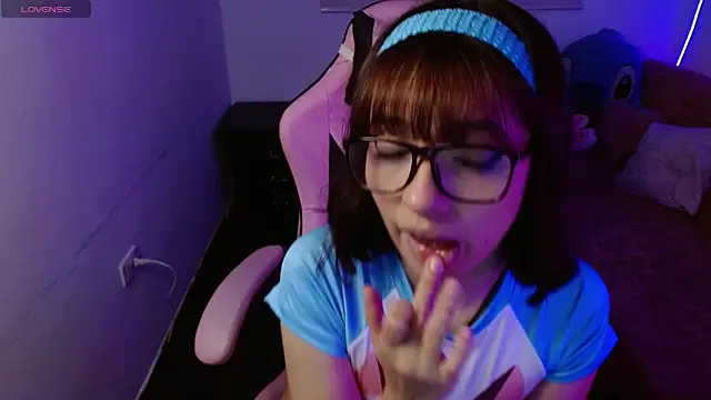 Snapshot of evie_cloud chatting on March 19, 2025, 1:32 am evie cloud online show from March 19, 2025, 1:32 am