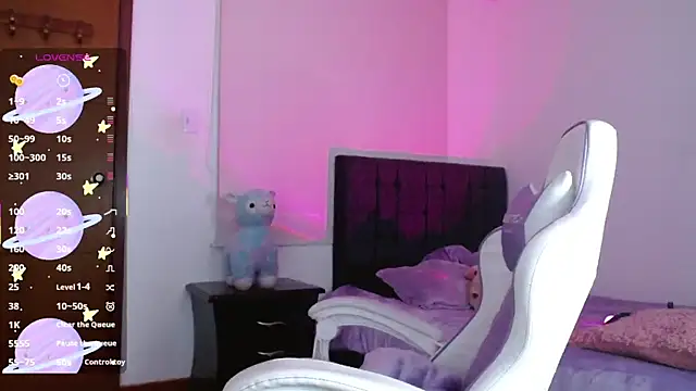 Snapshot of evie_cloud chatting on November 11, 2025, 11:16 pm evie cloud online show from November 11, 2025, 11:16 pm