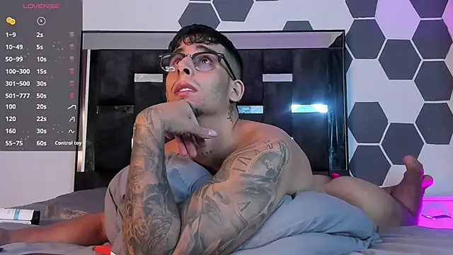 Snapshot of iamcamiloo_ chatting on February 4, 2025, 6:36 am iamcamiloo online show from February 4, 2025, 6:36 am