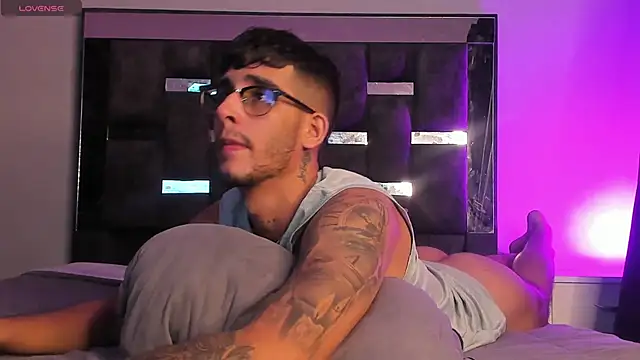 Snapshot of iamcamiloo_ chatting on March 6, 2025, 12:54 am iamcamiloo online show from March 6, 2025, 12:54 am