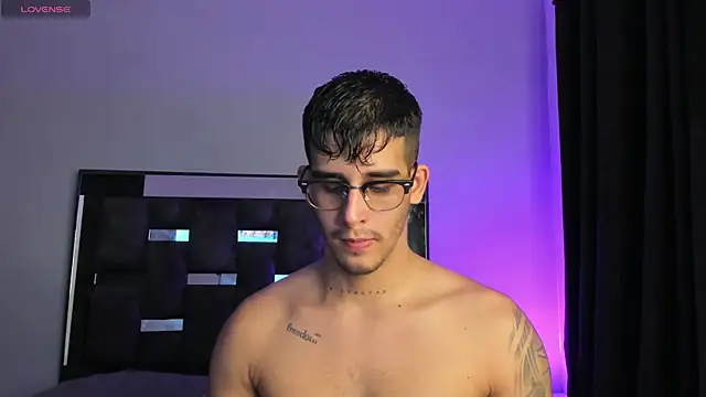 Snapshot of iamcamiloo_ chatting on March 15, 2025, 12:04 am iamcamiloo online show from March 15, 2025, 12:04 am