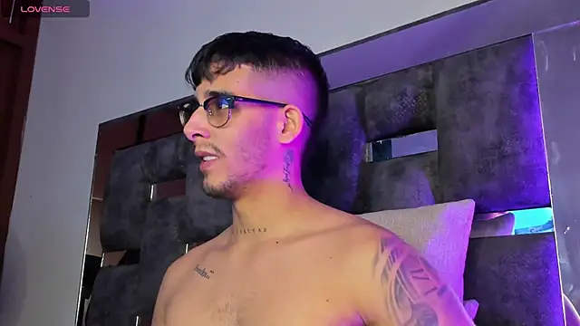 Snapshot of iamcamiloo_ chatting on March 19, 2025, 12:48 am iamcamiloo online show from March 19, 2025, 12:48 am