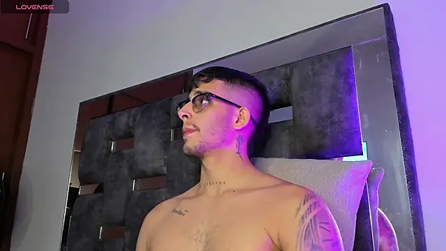 Snapshot of iamcamiloo_ chatting on March 19, 2025, 6:57 am iamcamiloo online show from March 19, 2025, 6:57 am