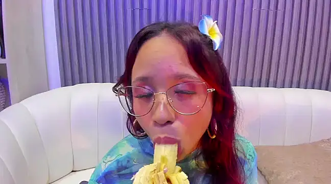 Snapshot of MelanieRoah chatting on March 15, 2025, 10:44 pm MelanieRoah online show from March 15, 2025, 10:44 pm