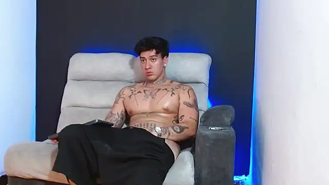 Snapshot of JUSTIN_FULLER1 chatting on December 20, 2025, 8:32 am JUSTIN FULLER1 online show from December 20, 2025, 8:32 am