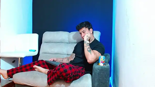 Snapshot of JUSTIN_FULLER1 chatting on February 15, 2026, 10:17 pm JUSTIN FULLER1 online show from February 15, 2026, 10:17 pm