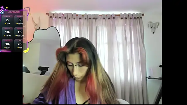 Snapshot of Asterothxznikki chatting on July 1, 2026, 6:51 pm Asterothxznikki online show from July 1, 2026, 6:51 pm