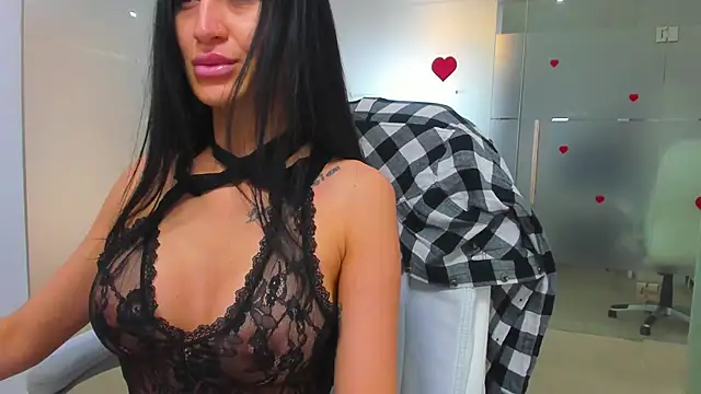 Queenrafaella online show from May 4, 2026, 5:25 am