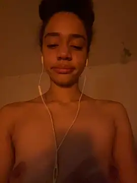 Snapshot of redbonejada chatting on December 9, 2024, 8:22 am redbonejada online show from December 9, 2024, 8:22 am