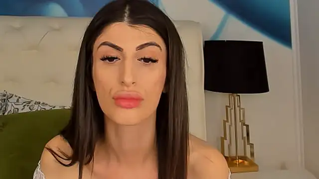 Snapshot of SkinnyDolly chatting on March 14, 2025, 10:05 pm SkinnyDolly online show from March 14, 2025, 10:05 pm