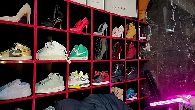 Indianbrownie online show from March 11, 2026, 12:05 am