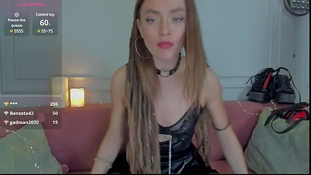 Snapshot of KellyFouler chatting on March 9, 2025, 5:28 pm KellyFouler online show from March 9, 2025, 5:28 pm