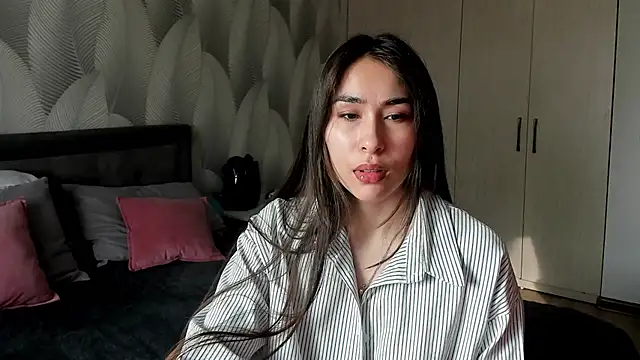 Snapshot of Bambiii_bby chatting on February 27, 2026, 3:50 am Bambiii bby online show from February 27, 2026, 3:50 am