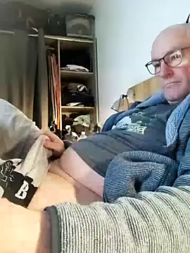 bogland33 online show from February 15, 2026, 8:05 pm