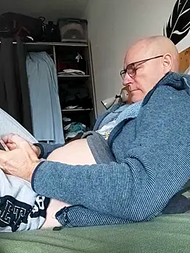 bogland33 online show from March 8, 2026, 9:02 am