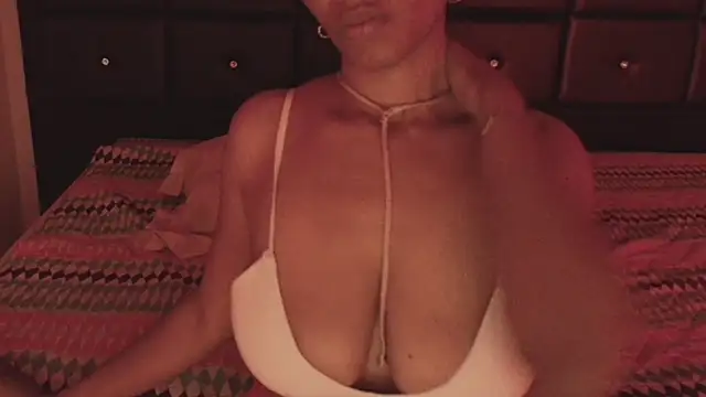 Snapshot of SashaBrianna99 chatting on October 18, 2025, 12:02 am SashaBrianna99 online show from October 18, 2025, 12:02 am