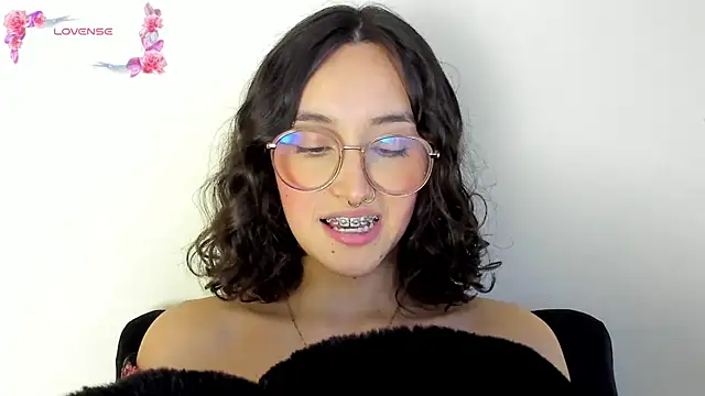 Snapshot of its__angelica_ chatting on February 2, 2025, 11:00 pm its angelica online show from February 2, 2025, 11:00 pm