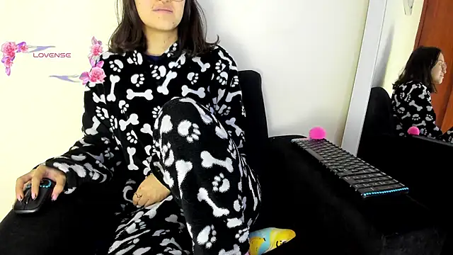 Snapshot of its__angelica_ chatting on February 13, 2025, 6:38 pm its angelica online show from February 13, 2025, 6:38 pm