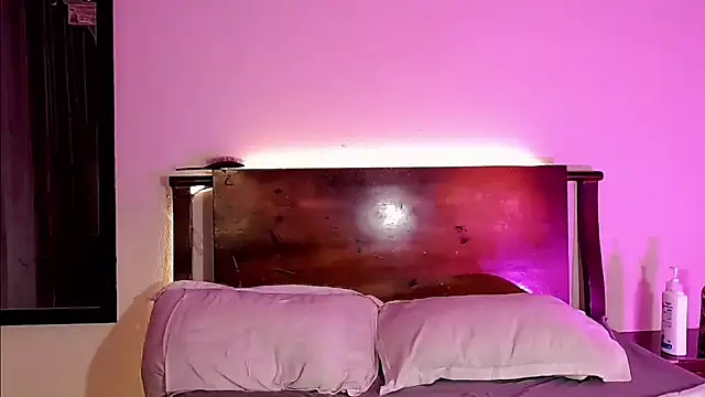 Snapshot of MimiRodriguez chatting on December 12, 2024, 8:57 am MimiRodriguez online show from December 12, 2024, 8:57 am