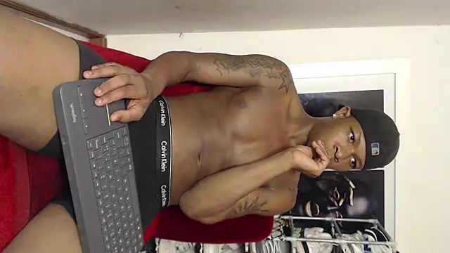 Snapshot of Alid_17 chatting on February 10, 2025, 12:30 am Alid 17 online show from February 10, 2025, 12:30 am