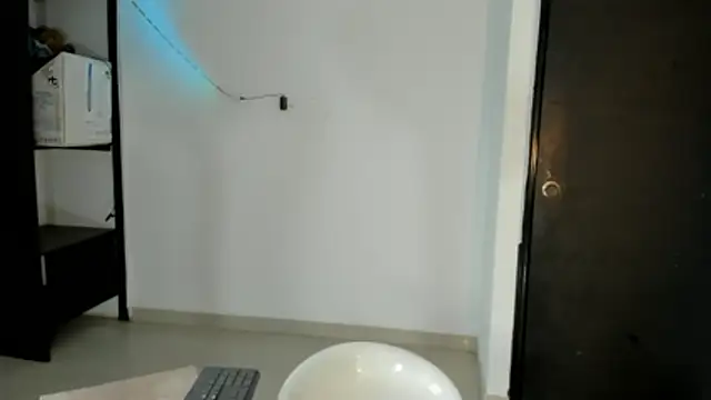 Snapshot of Alid_17 chatting on December 18, 2025, 10:27 pm Alid 17 online show from December 18, 2025, 10:27 pm