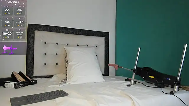 kinky polar online show from February 25, 2026, 4:00 am