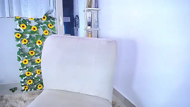 Snapshot of alaia_03 chatting on December 20, 2024, 3:42 pm alaia 03 online show from December 20, 2024, 3:42 pm