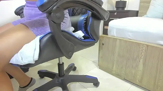 evelin leroy online show from January 15, 2026, 11:59 am