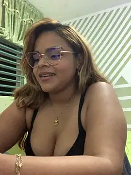 Snapshot of Evabigass chatting on December 6, 2024, 11:14 pm Evabigass online show from December 6, 2024, 11:14 pm