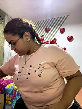 Snapshot of Evabigass chatting on November 28, 2025, 10:45 pm Evabigass online show from November 28, 2025, 10:45 pm